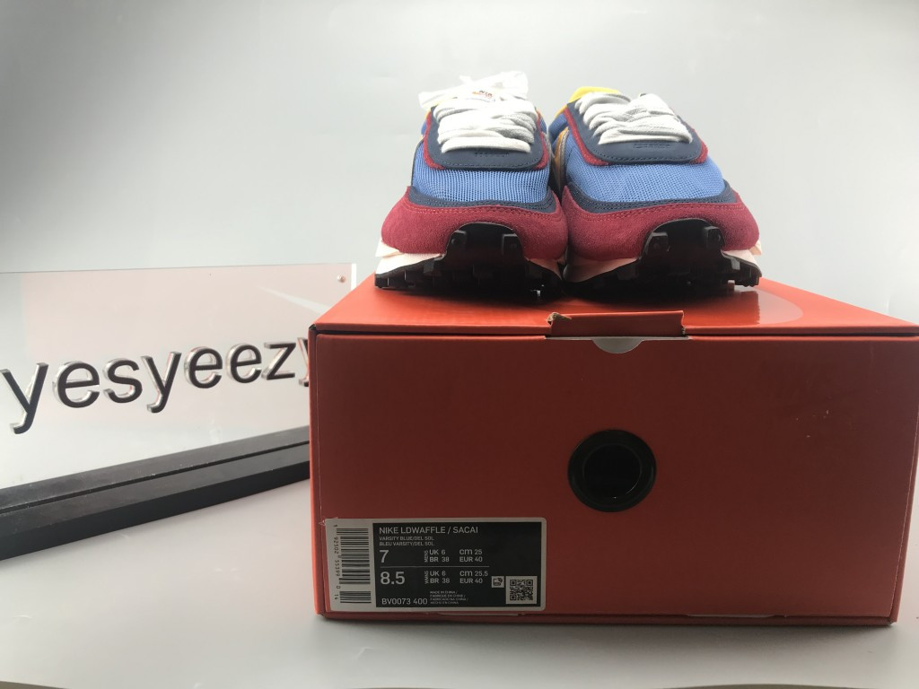 UA NIKE LDWAFFLE/SACAI "VARSITY BLUE"