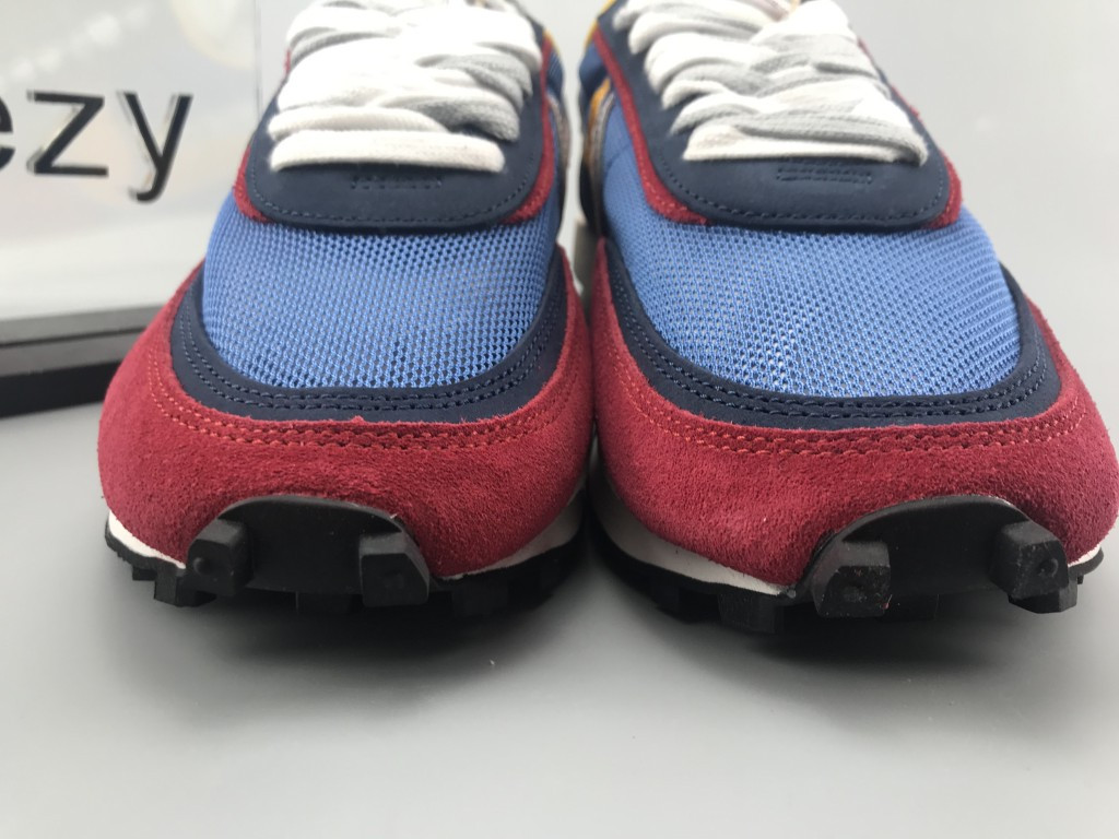 UA NIKE LDWAFFLE/SACAI "VARSITY BLUE"