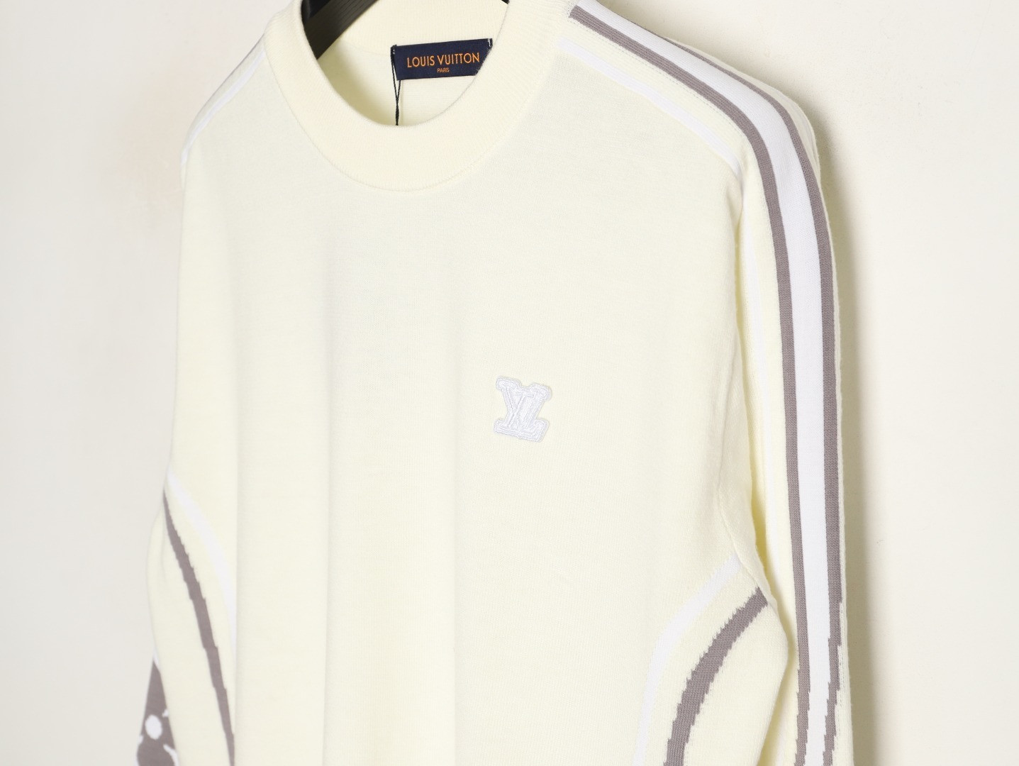 L0vis Vvtt0n Sweaters