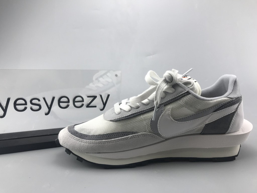 UA NIKE LDWAFFLE/SACAI WHITE GREY