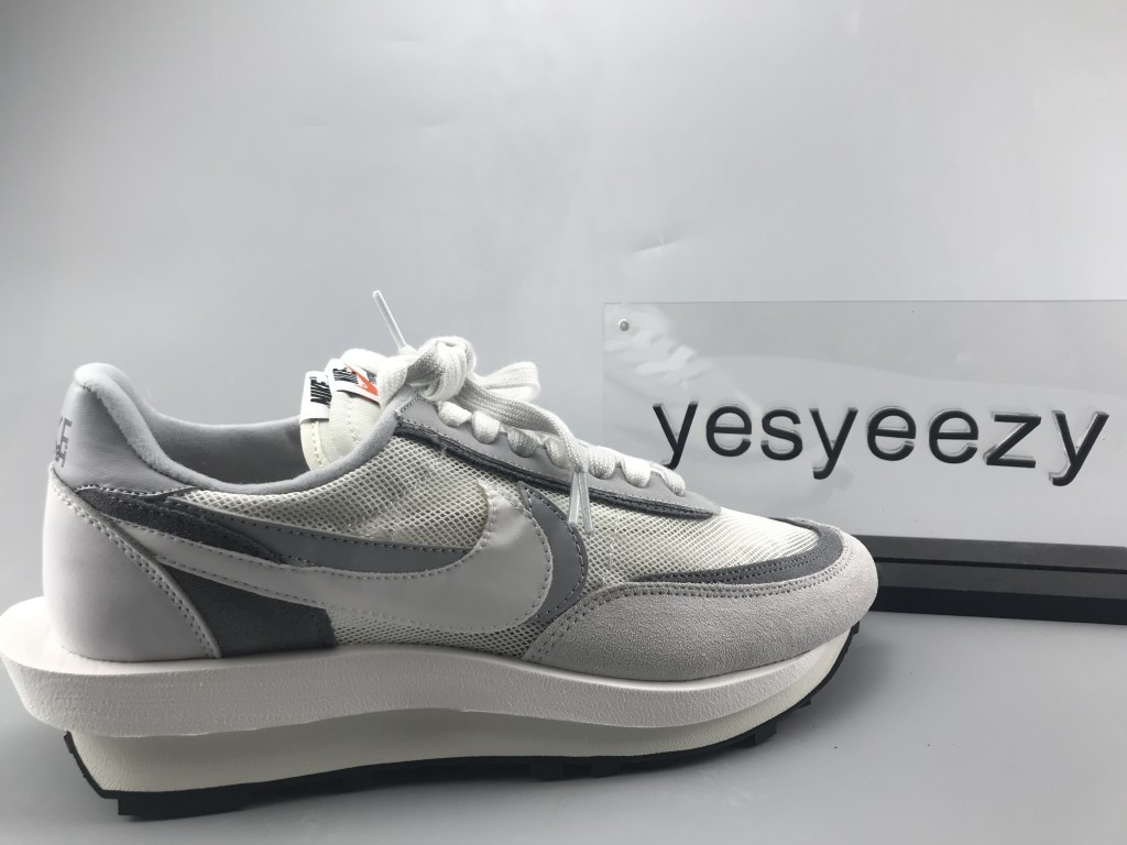 UA NIKE LDWAFFLE/SACAI WHITE GREY