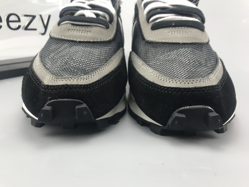 UA NIKE LDWAFFLE/SACAI BLACK ANTHRACITE