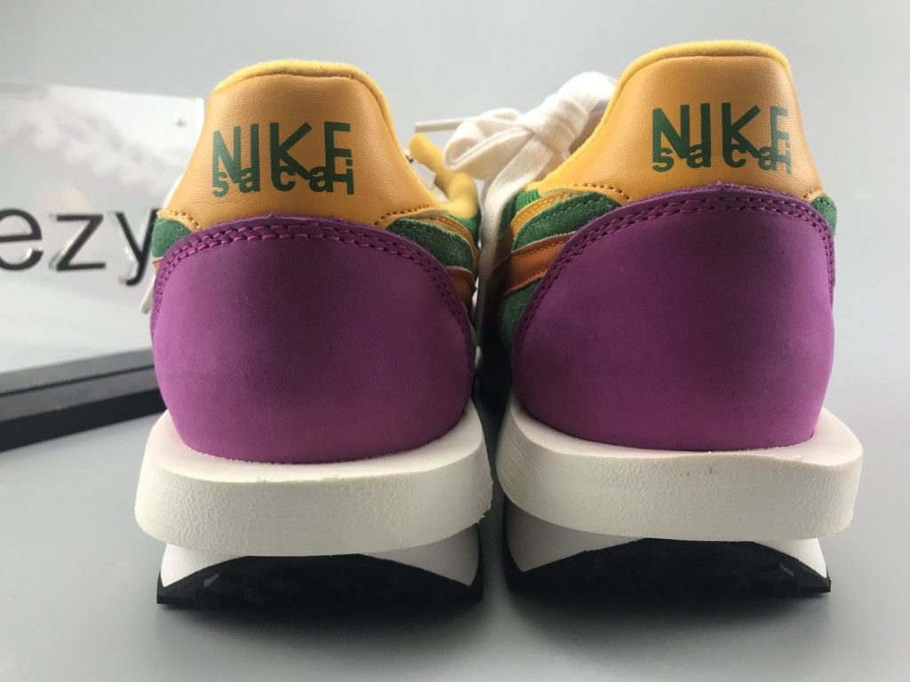 UA NIKE LDWAFFLE/SACAI GREEN PURPLE