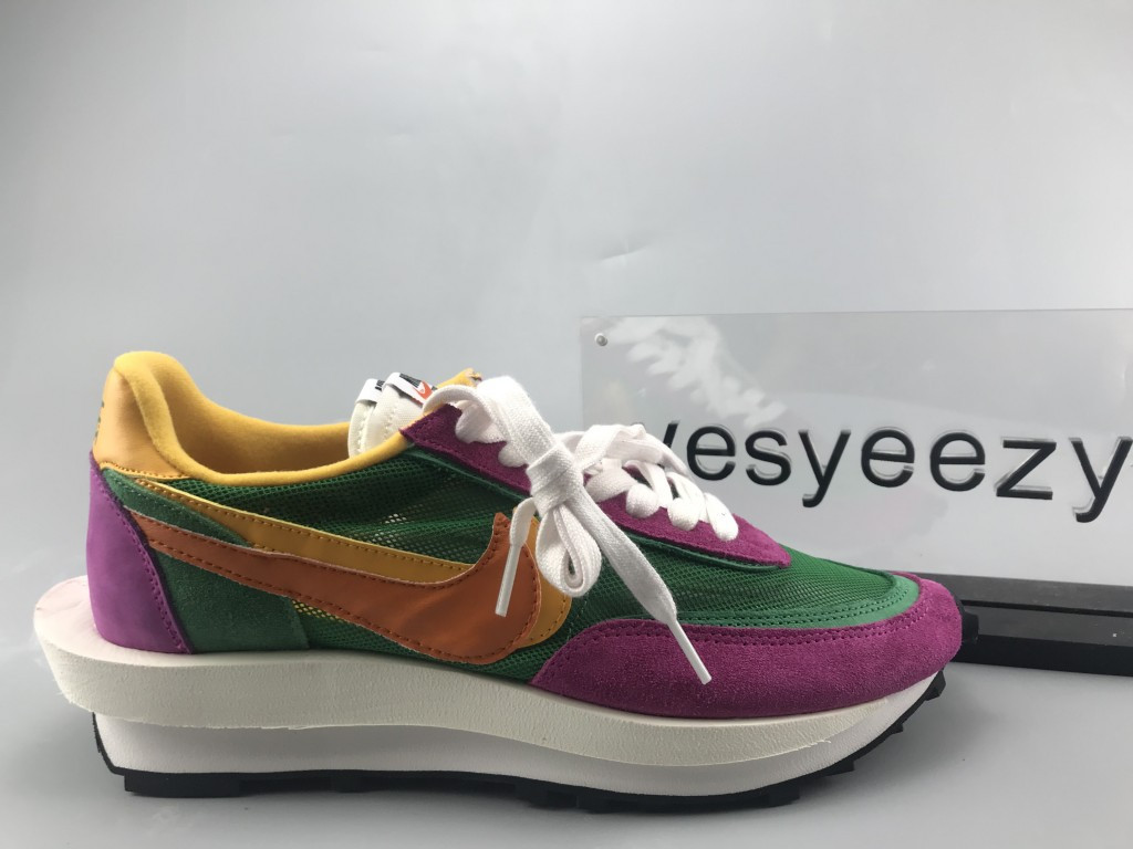 UA NIKE LDWAFFLE/SACAI GREEN PURPLE