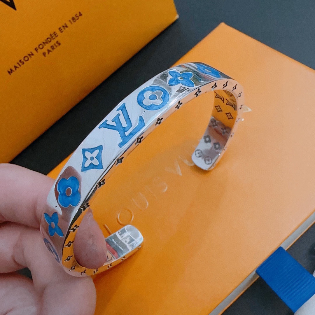 L0vis Vvtt0n Bracelet