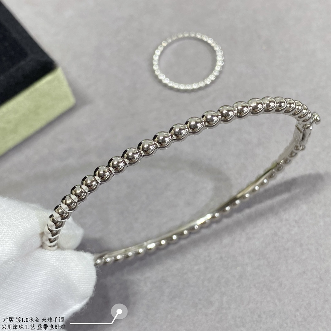 V*n Cl**f & Arpels Rice Bead Bracelet