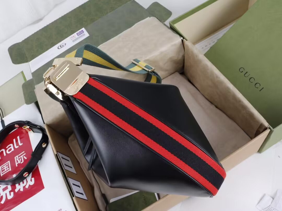 Gvc*1 ATTACHE MEDIUM SHOULDER BAG 35x32x6cm