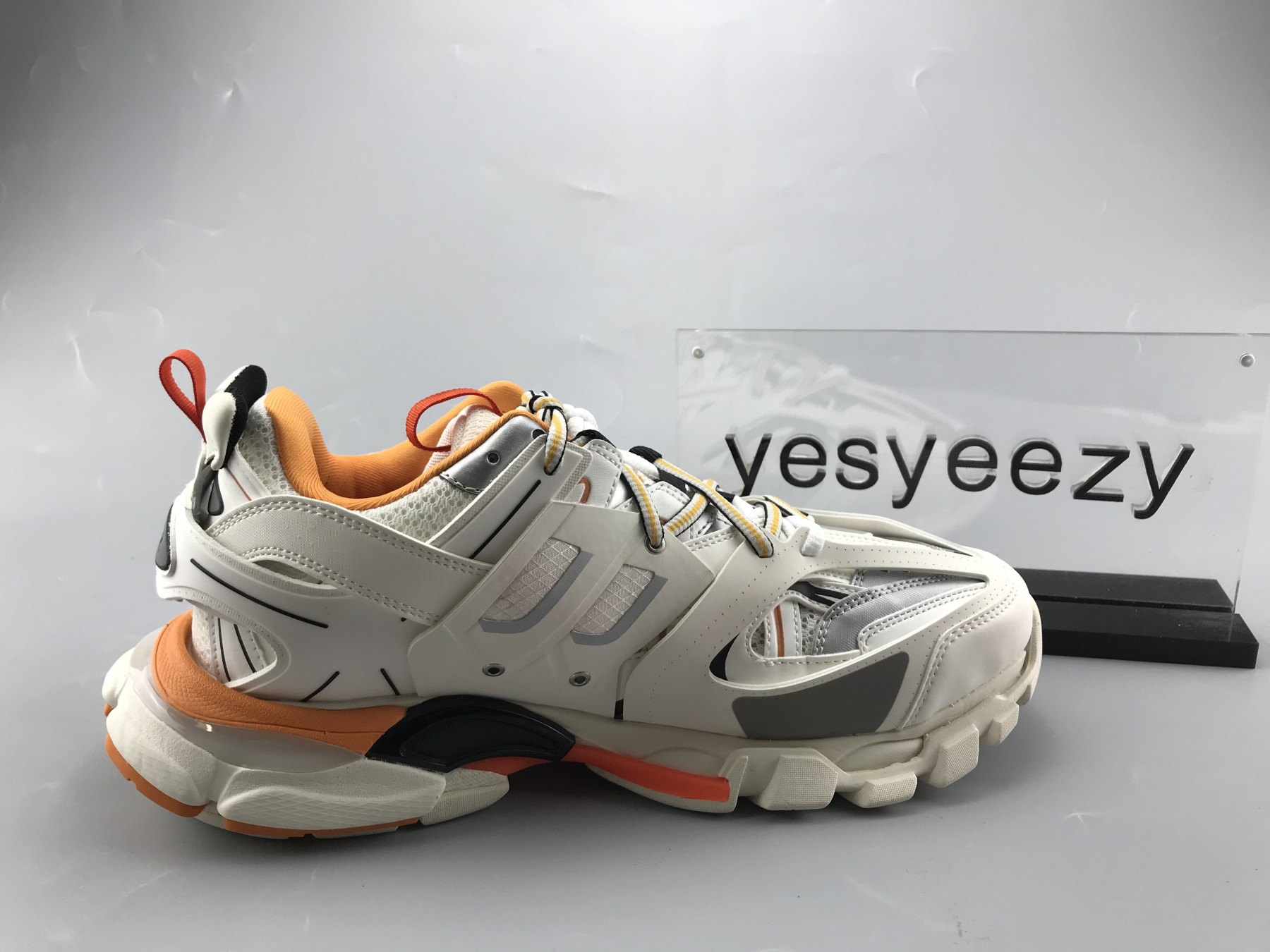 UA TRACK TRAINER 'WHITE ORANGE'
