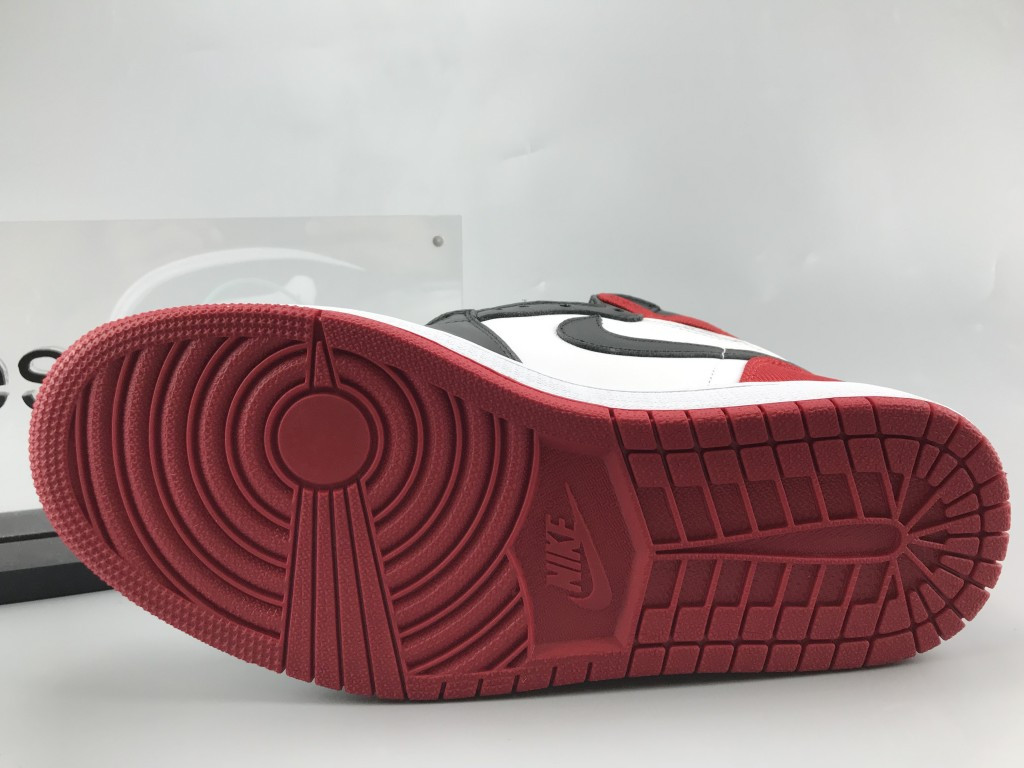 UA WMNS AIR JORDAN 1 RETRO HIGH "SATIN BLACK TOE"