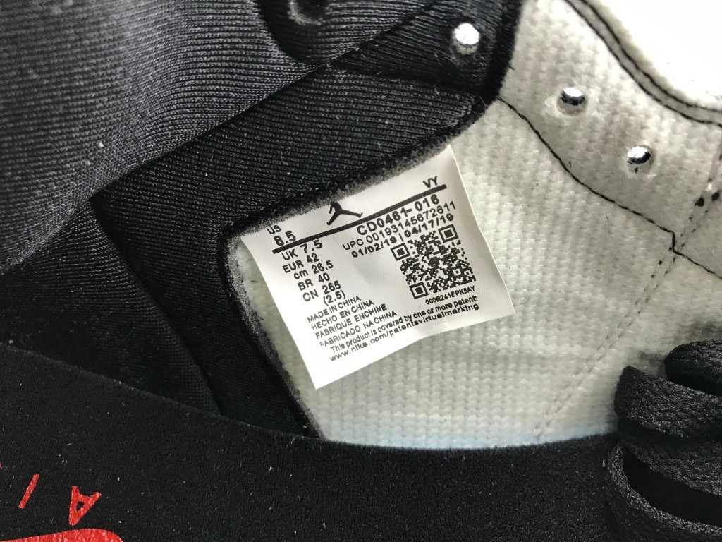 UA WMNS AIR JORDAN 1 RETRO HIGH "SATIN BLACK TOE"