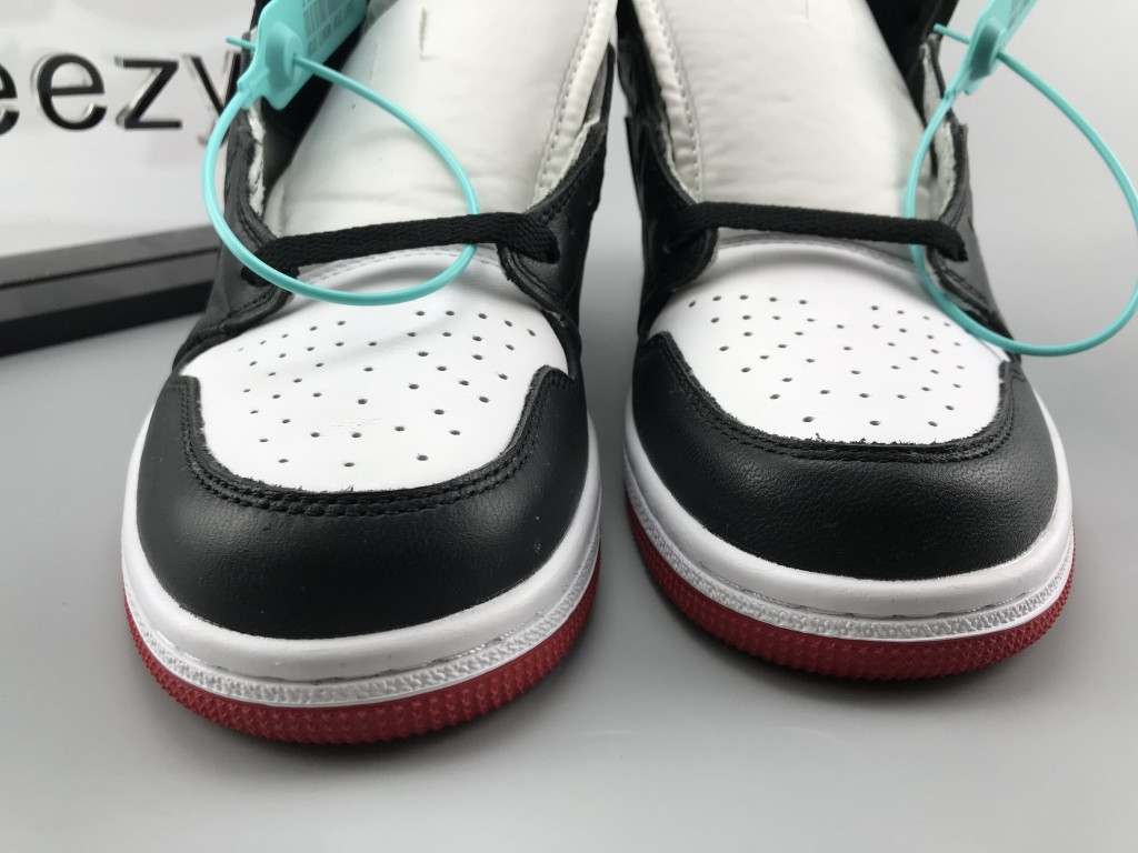 UA WMNS AIR JORDAN 1 RETRO HIGH "SATIN BLACK TOE"