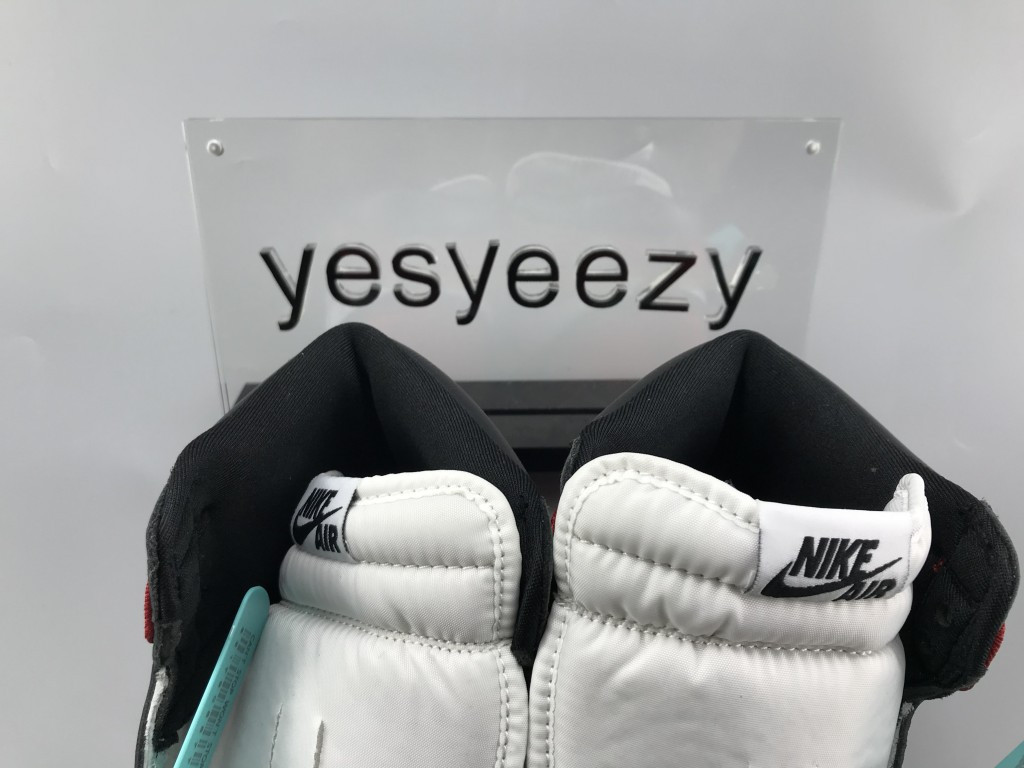 UA WMNS AIR JORDAN 1 RETRO HIGH "SATIN BLACK TOE"