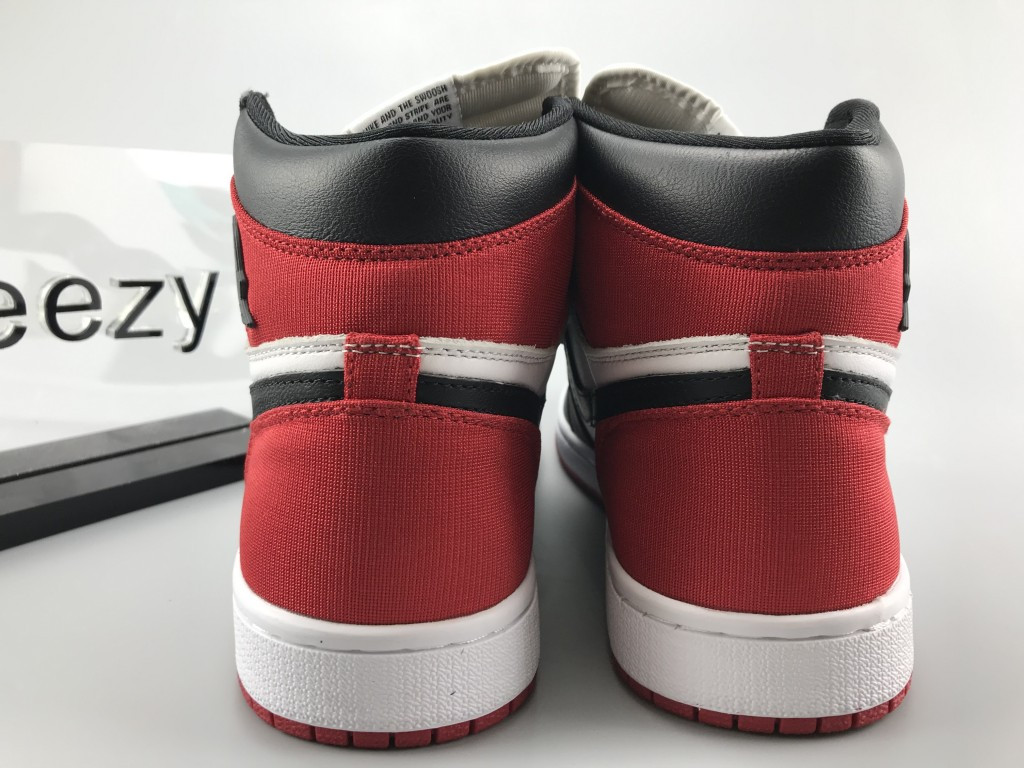 UA WMNS AIR JORDAN 1 RETRO HIGH "SATIN BLACK TOE"