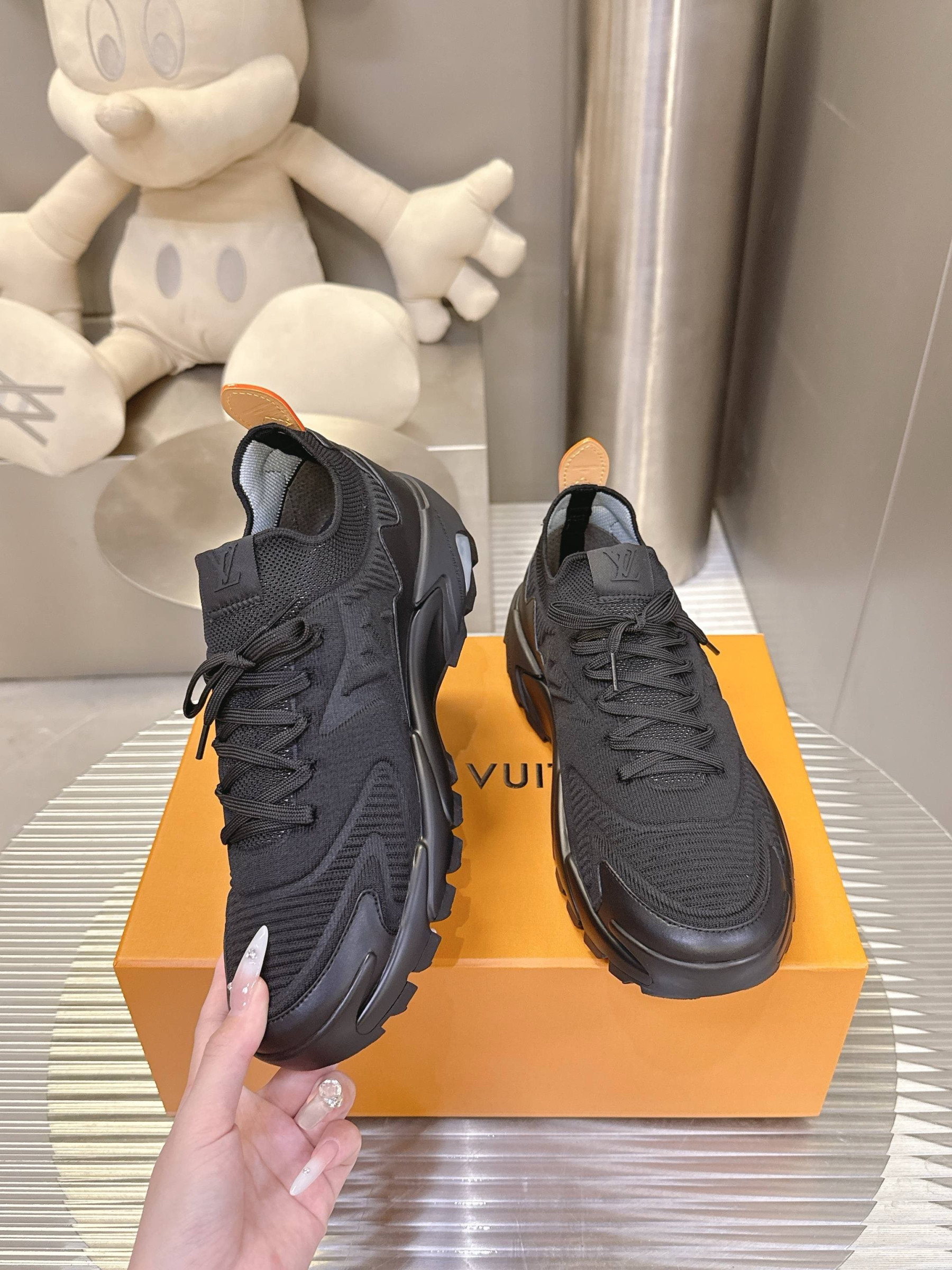 UA LV Sneakers