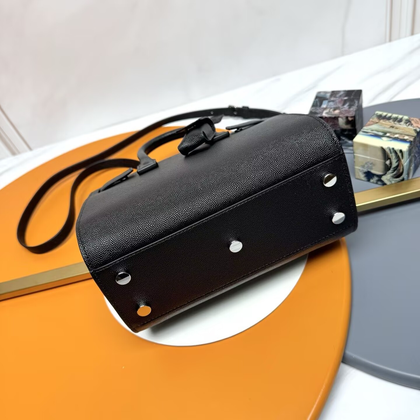 Y51 SAC DE JOUR IN GRAINED LEATHER NANO 22x17x9cm