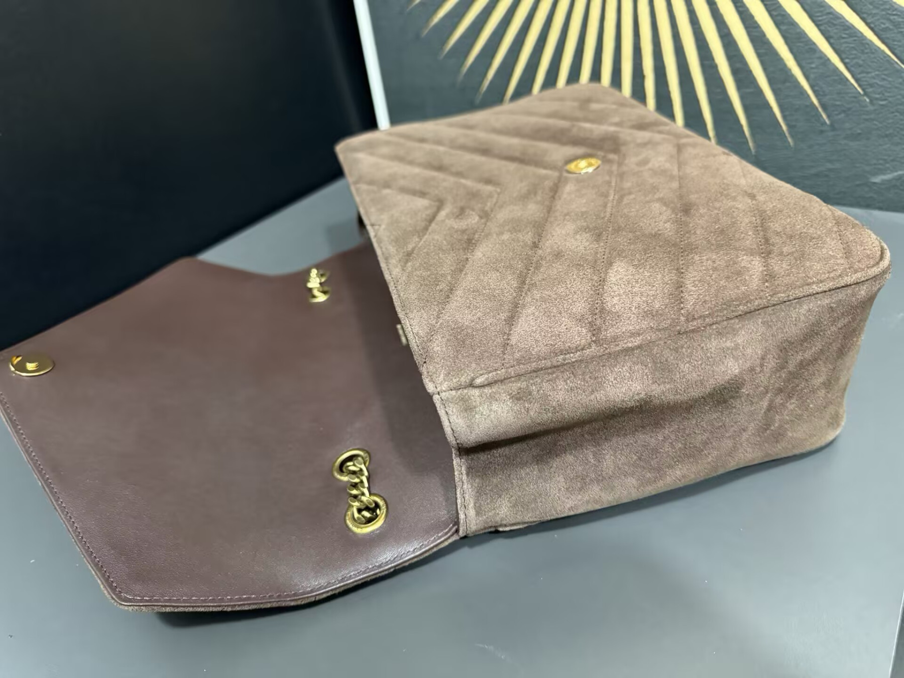 Y51 LOULOU large in MATELASSÉ Suede 32 x 22 x 10 CM