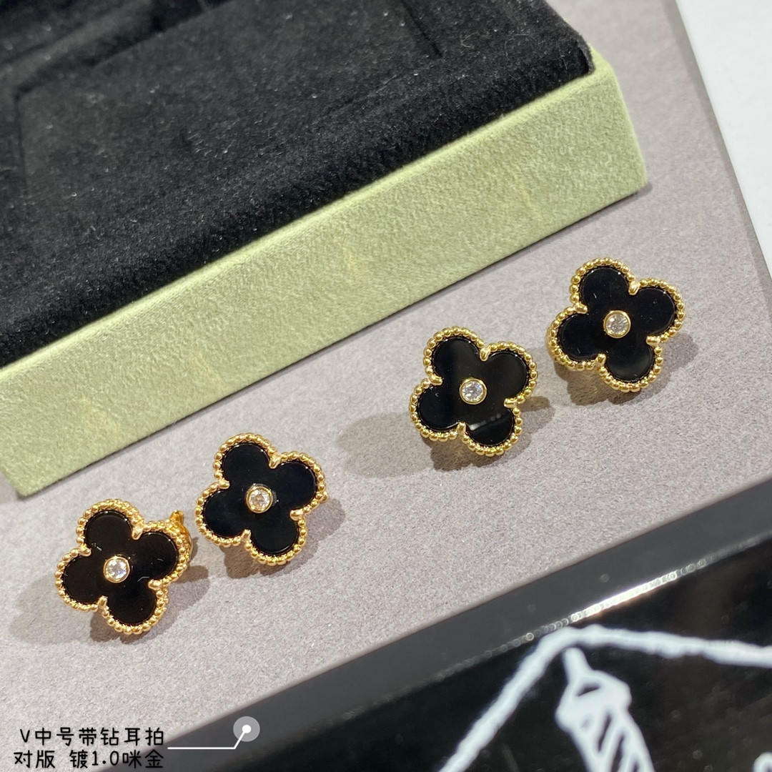 V*n Cl**f & Arpels Four-leaf clover with D1am0nd Earrings