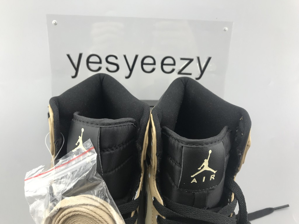 UA AIR JORDAN 1 HIGH PREMIUM WMNS â€œFOSSILâ€