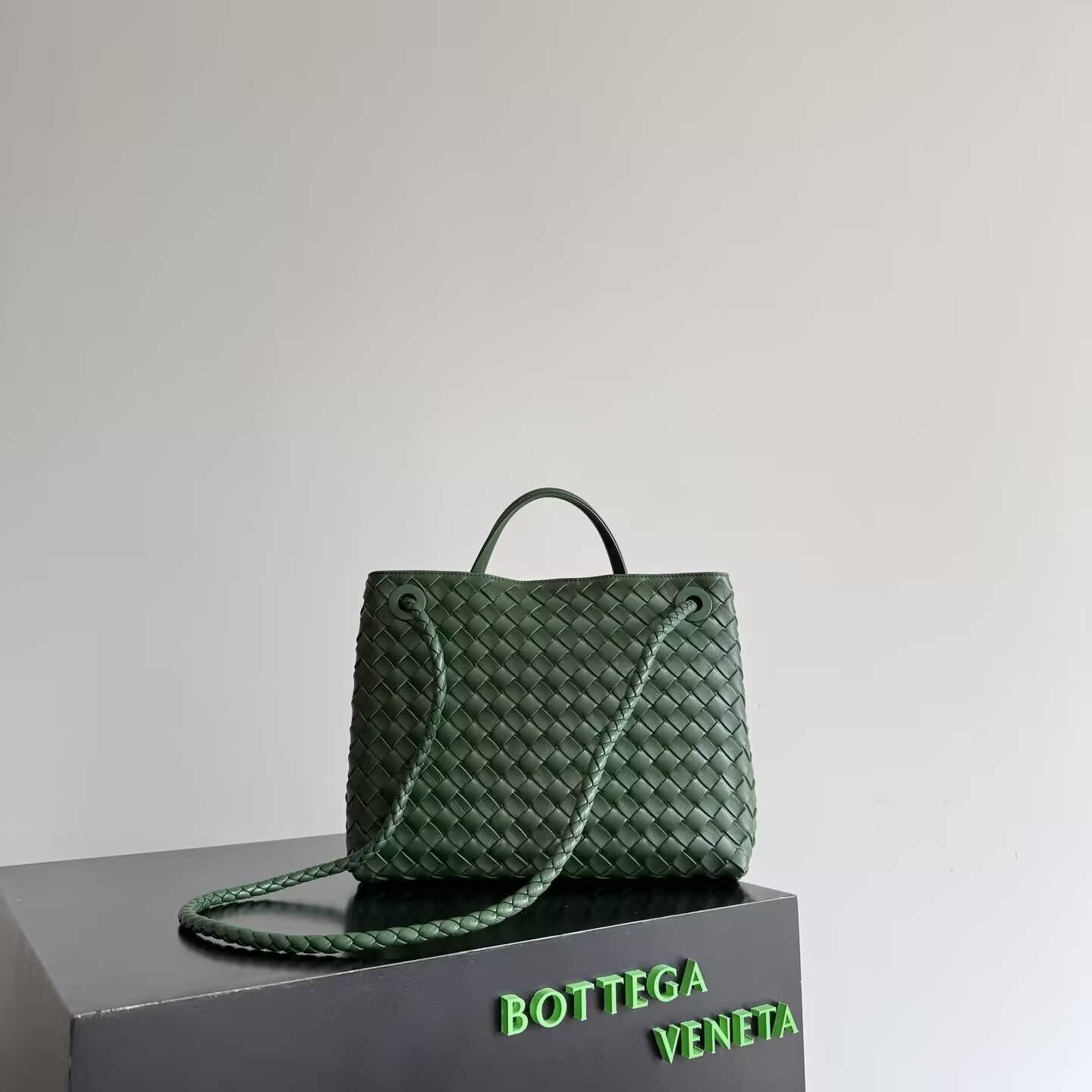 B0tt*ga Ven*ta Medium Andiamo 32x25x11CM
