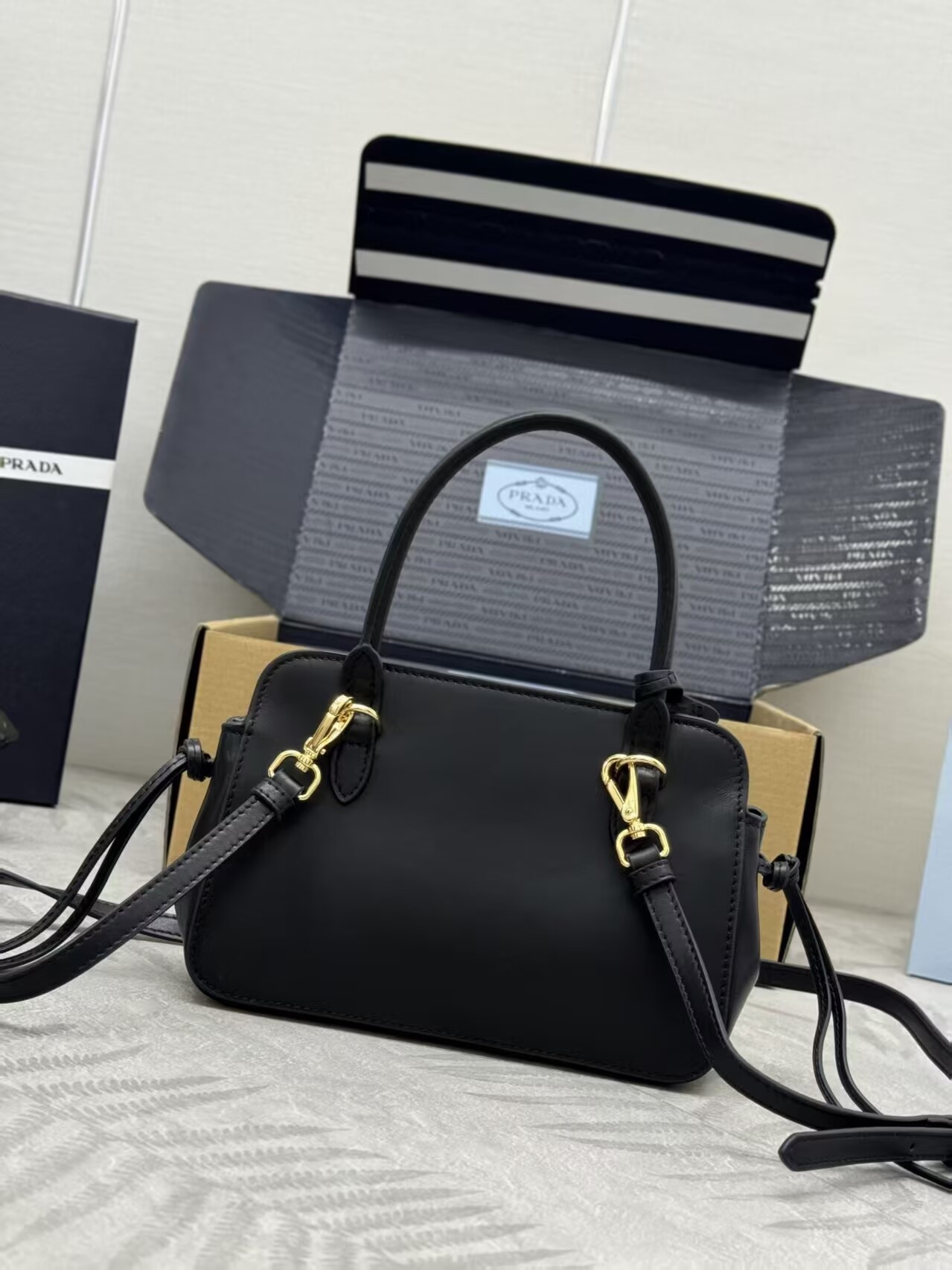 Pra*a Carry Mini Leather Handbag 13.5x20x6cm