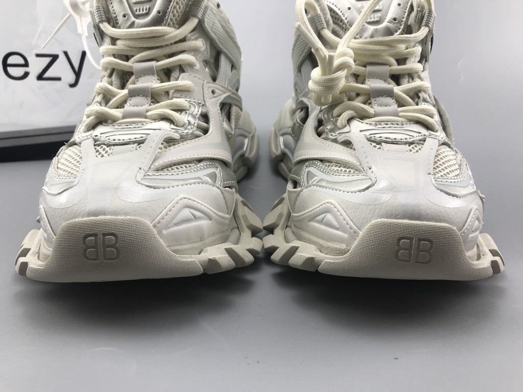 UA TRACK.2 TRAINERS IN WHITE MESH AND NYLON