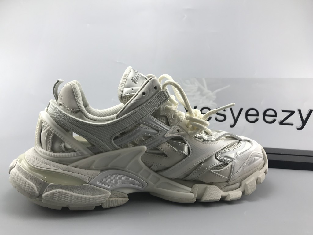 UA TRACK.2 TRAINERS IN WHITE MESH AND NYLON