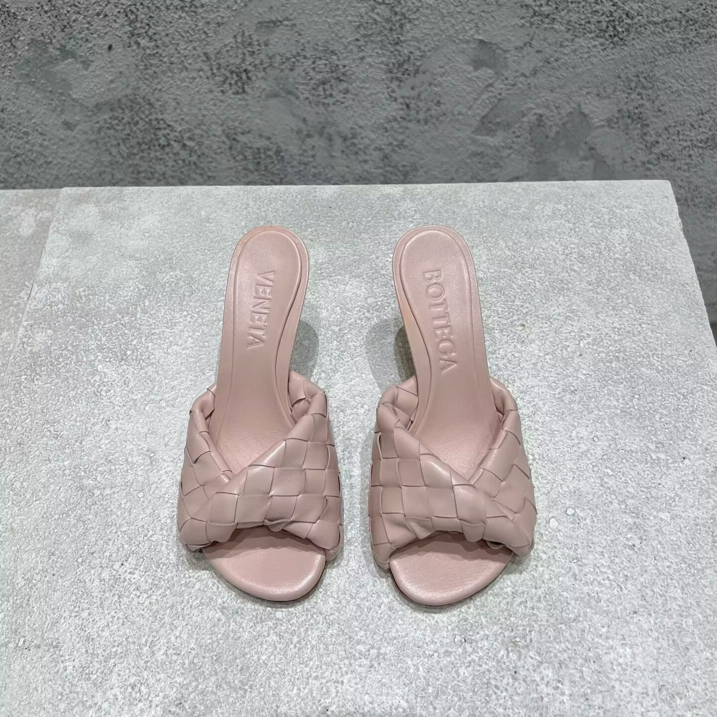 UA B0tt*ga Ven*ta Blink Slides