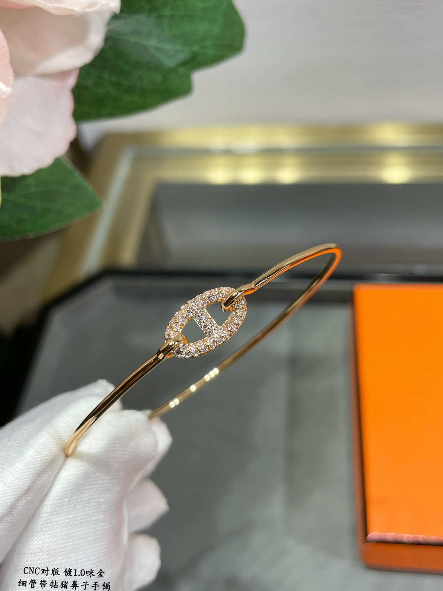 H**me5 thin tube D1am0nd pig nose Bracelet