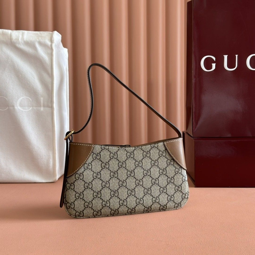 Gvc*1 GG Emblem Small Shoulder Bag 23x13x2cm