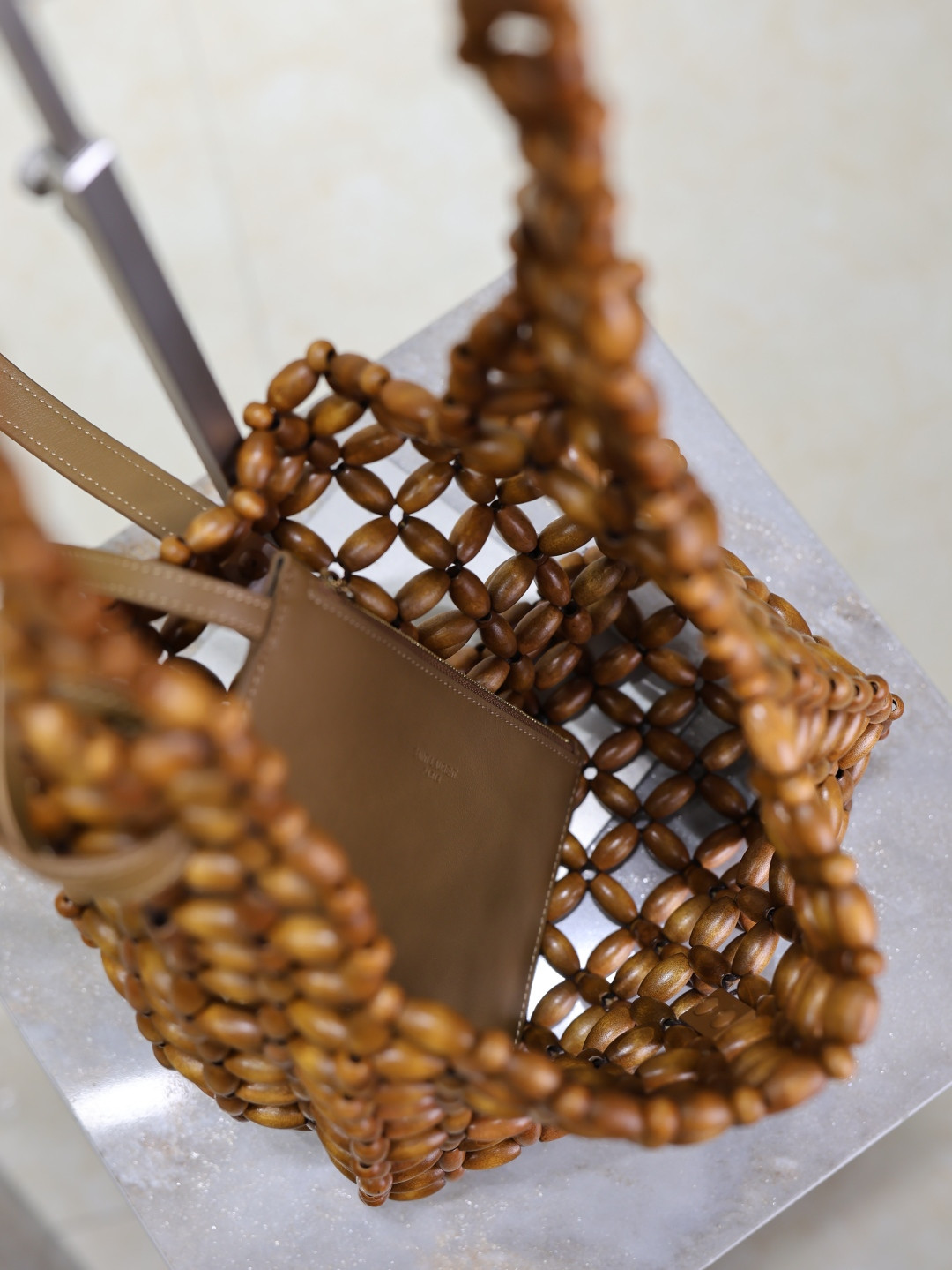 Y51 LE 5 à 7 wood beads 23x22x8.5cm