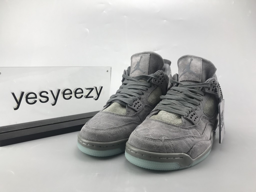 UA AIR JORDAN 4 RETRO KAWS "COOL GREY"