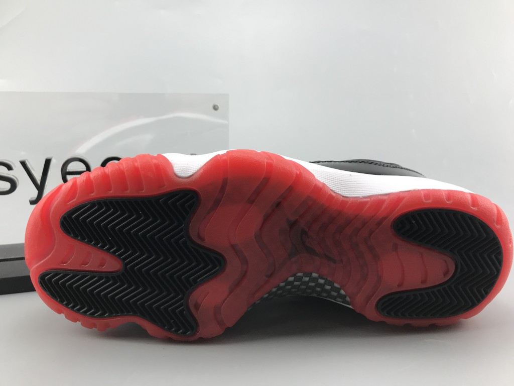 UA AIR JORDAN 11 RETRO LOW BRED