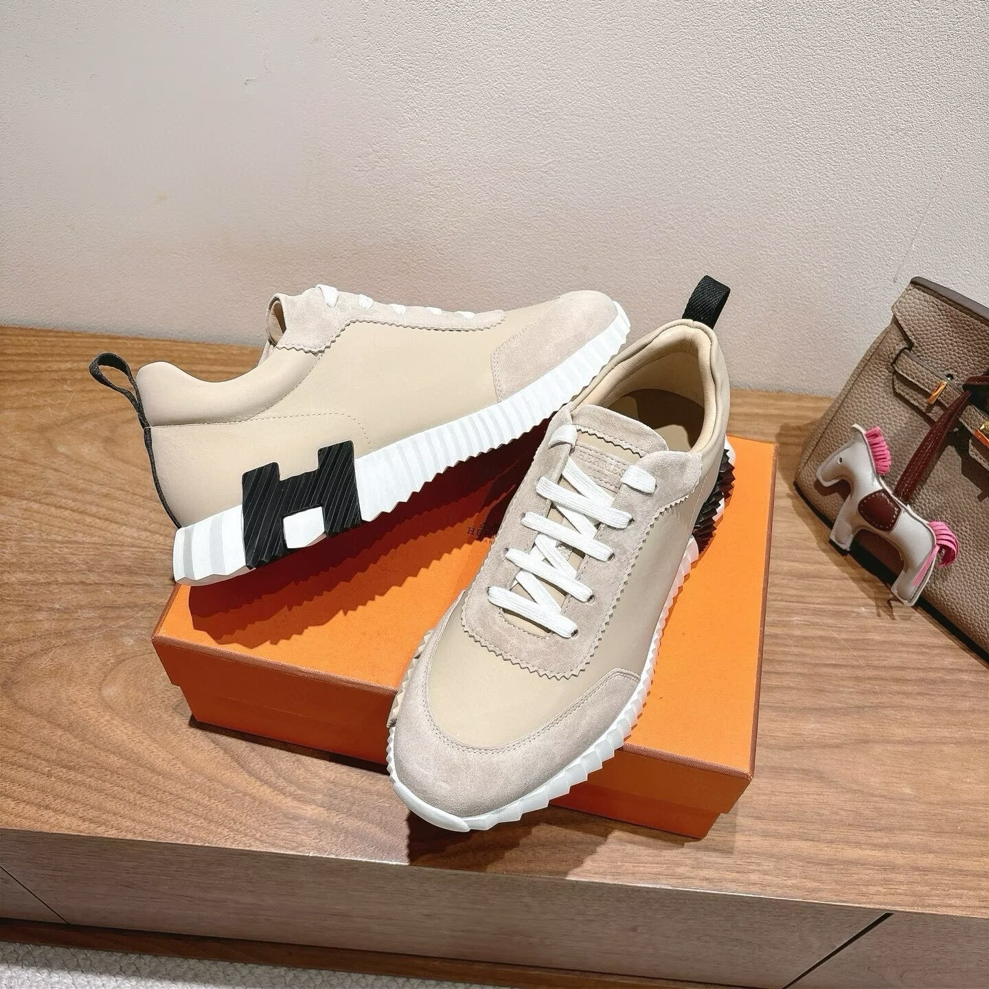 UA H**me5 Bouncing Sneaker