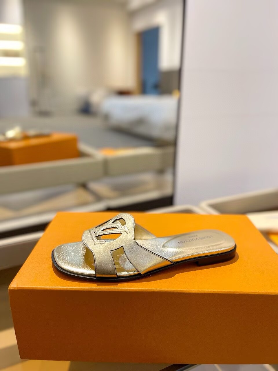 UA LV Isola Flat Mule