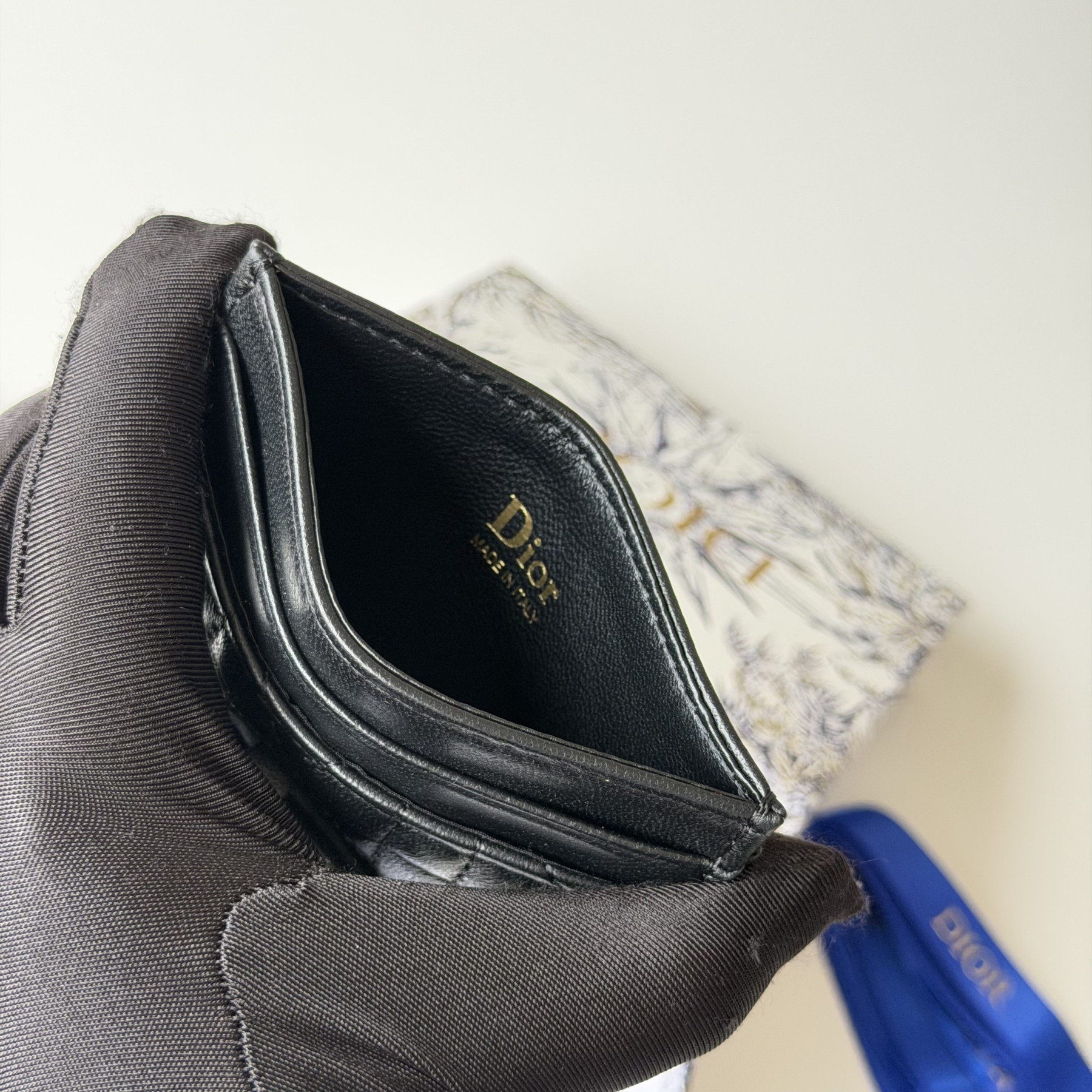 D10r Lady Freesia Card Holder 10.5 x 8 x 0.5 cm