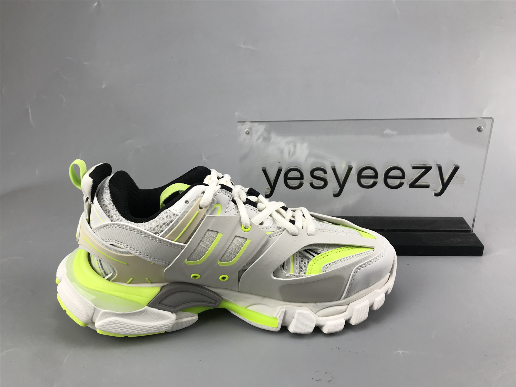 UA TRACK SNEAKER WHITE FLUORESCENT YELLOW