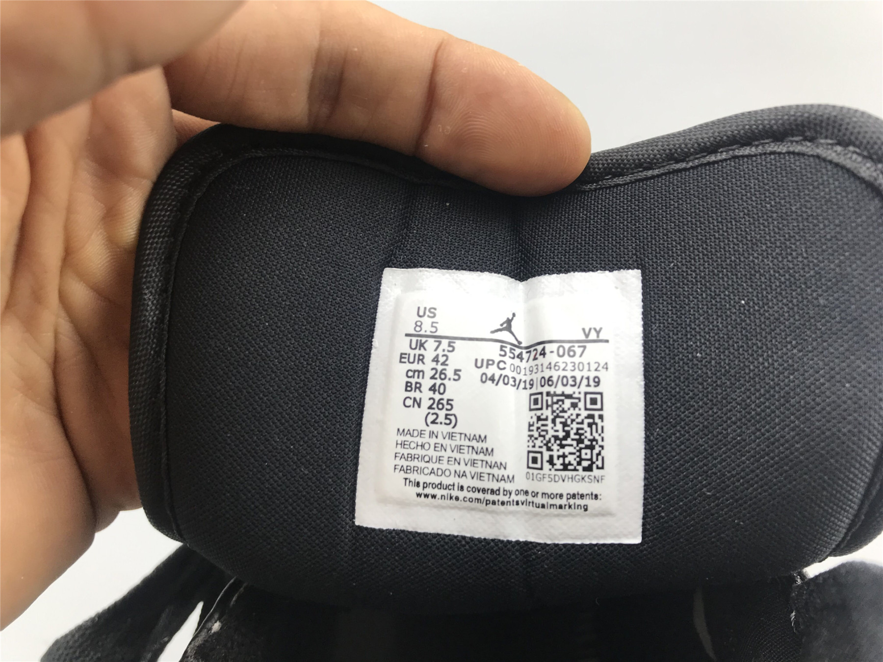 UA  AIR JORDAN 1 MID "PINE GREEN"