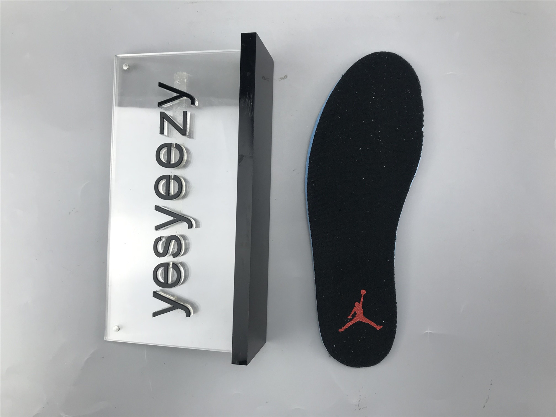 UA  AIR JORDAN 1 MID "PINE GREEN"