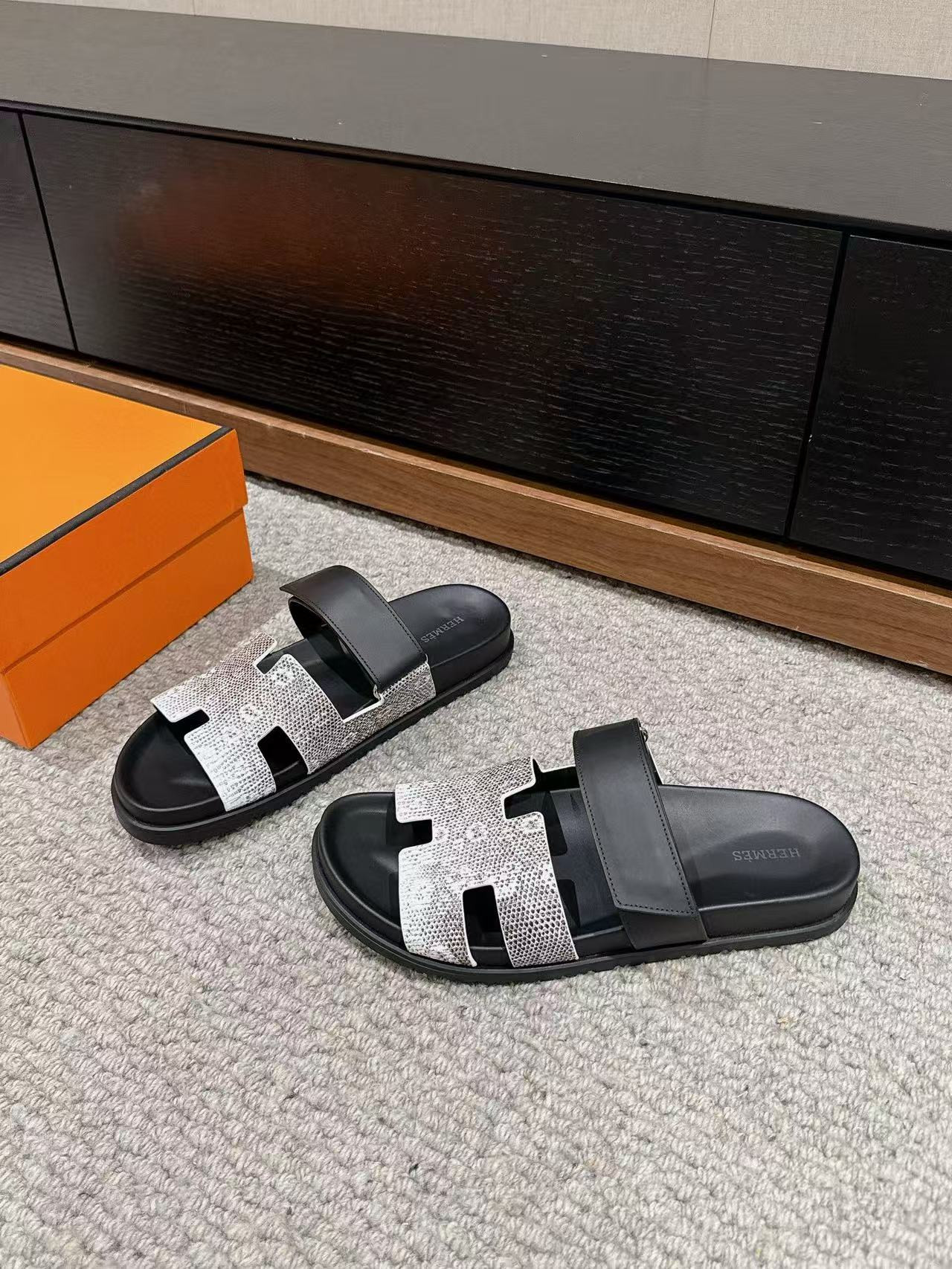 UA H**me5 Chypre Sandal