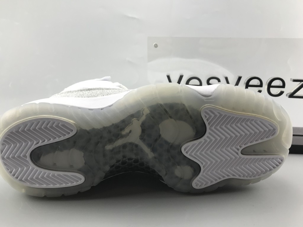 UA WMNS AIR JORDAN 11 RETRO "VAST GREY"