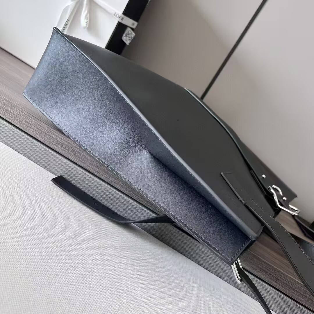 L0ew* Buckle Horizontal Tote in classic calfskin 38.7×9.2×32.9cm