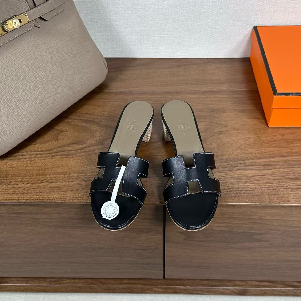 UA H**me5 Oasis Sandal