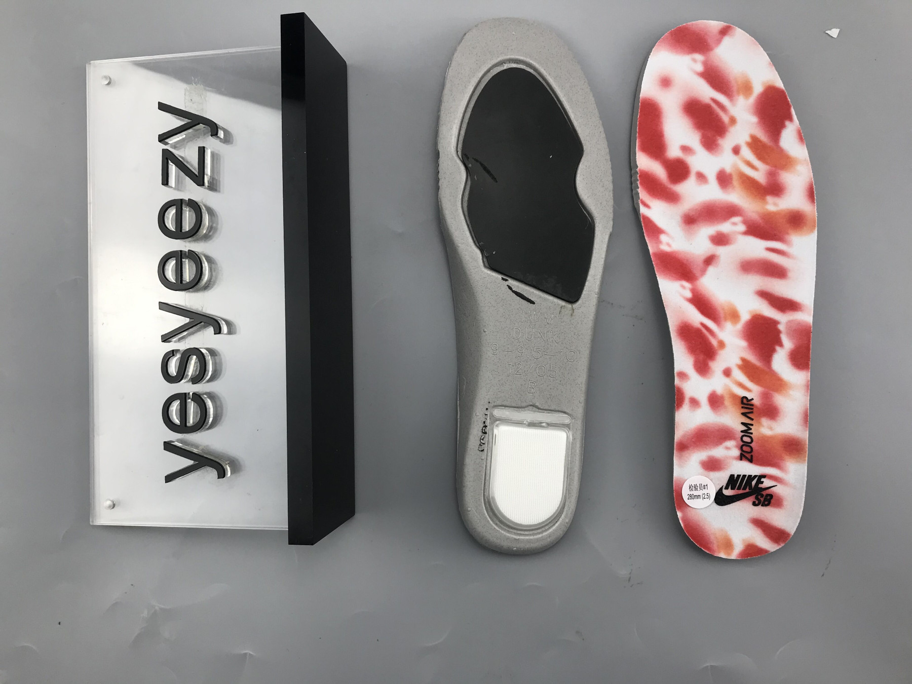 UA NIKE SB DUNK LOW PRO QS RAYGUN TIE-DYE BLACK