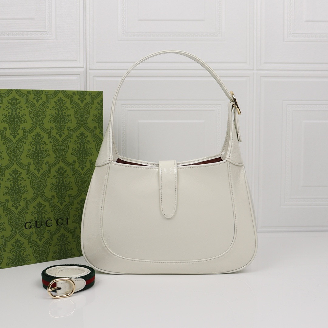 Gvc*1 Jackie small shoulder Bag Ivory Patent Leather 27.4×19.1×4.1cm