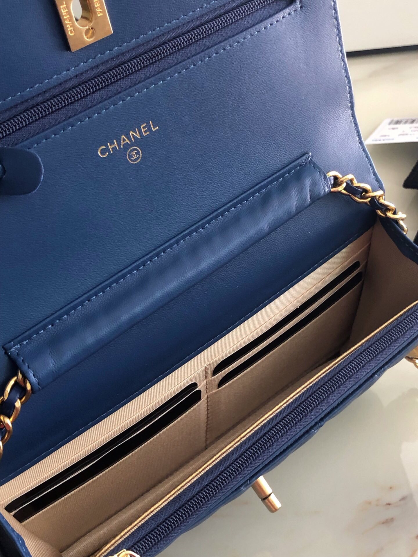 Ch**el woc wallet on chain 19cm