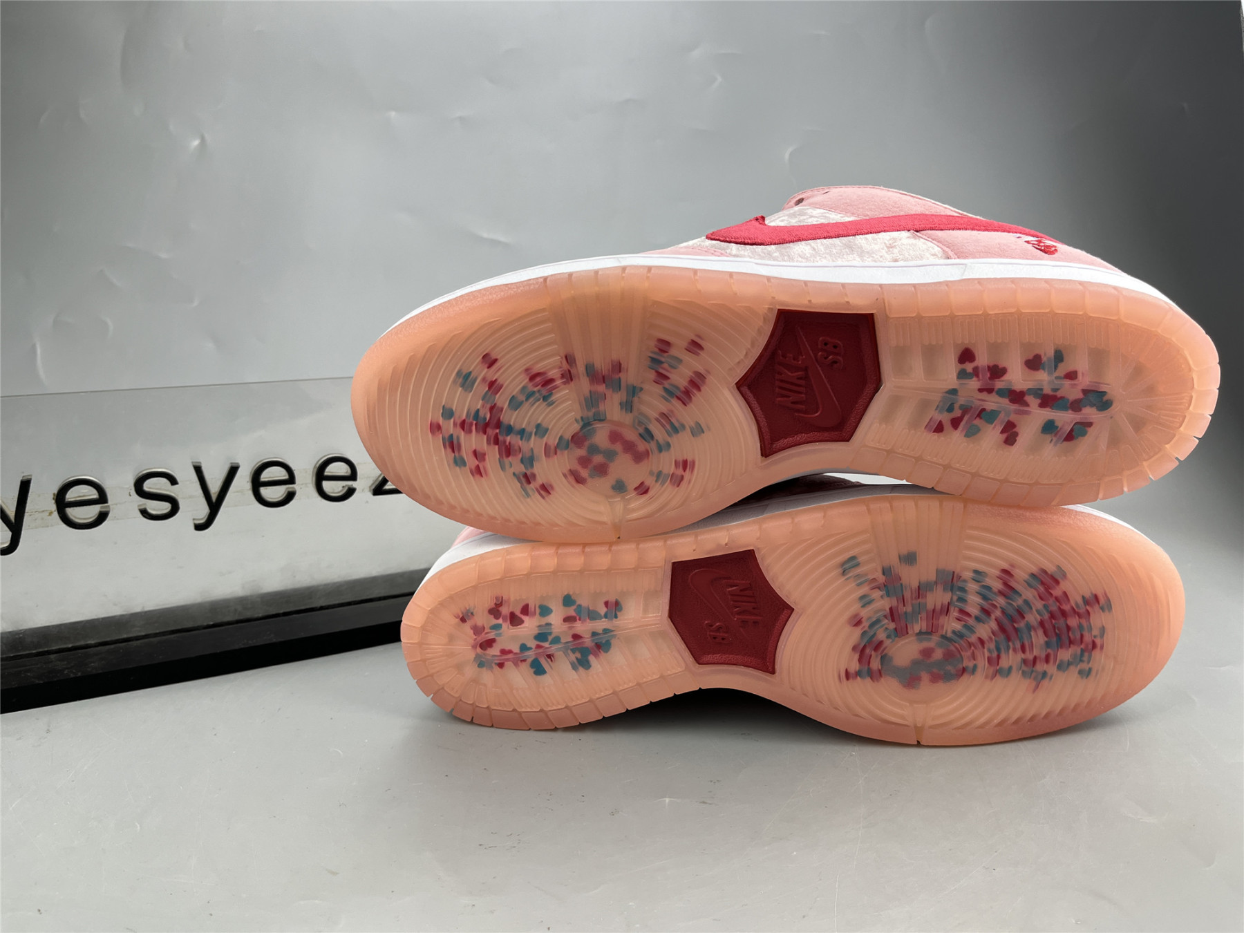 UA NIKE STRANGELOVE X DUNK LOW SB "VALENTINE