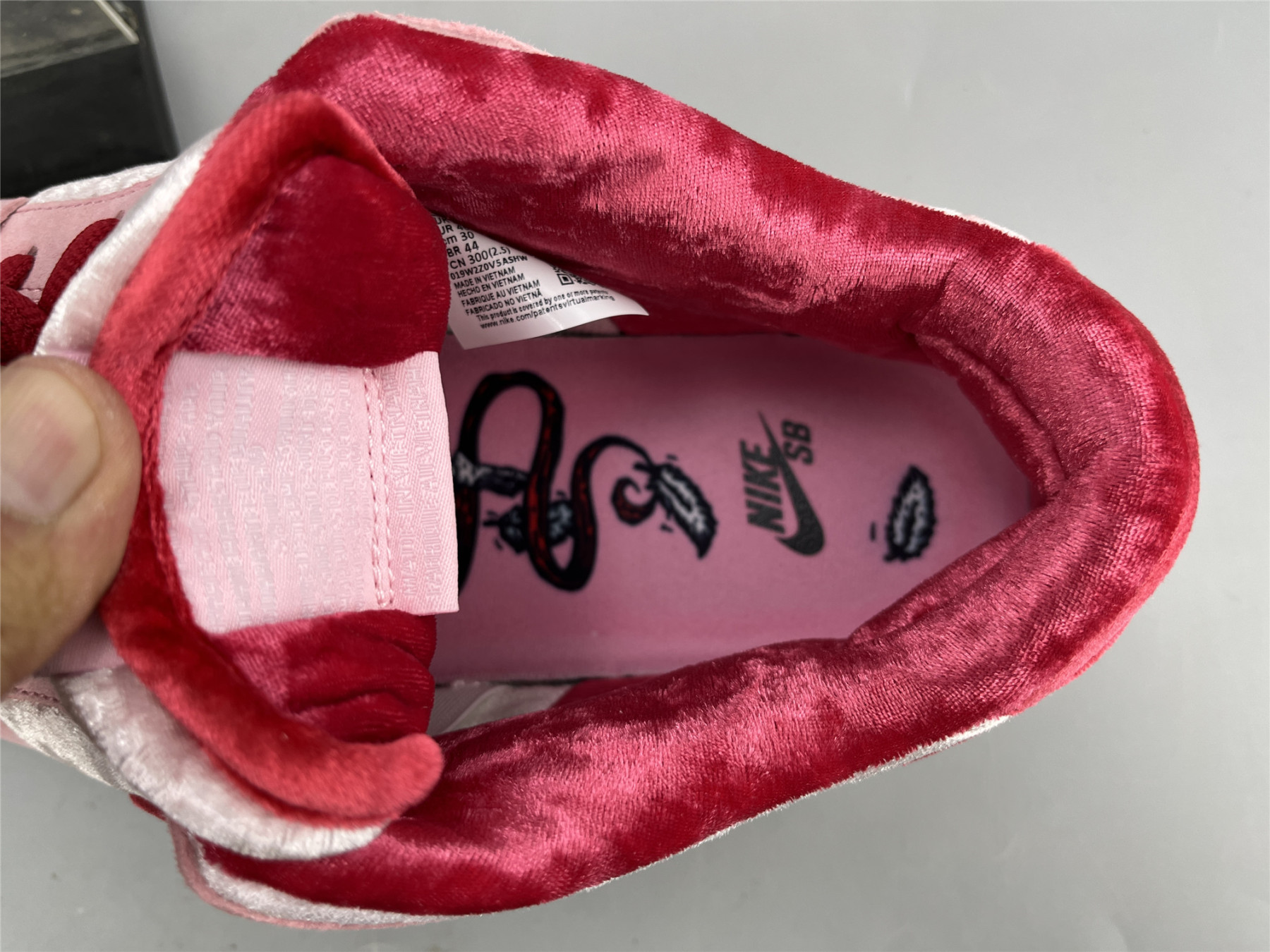 UA NIKE STRANGELOVE X DUNK LOW SB "VALENTINE