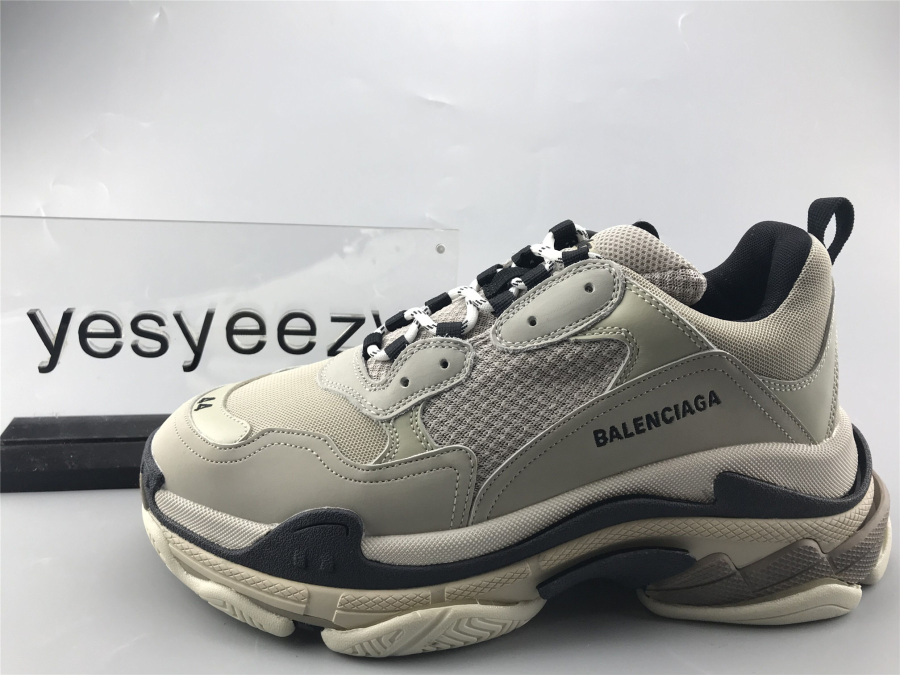 UA TRIPLE S VANILLE