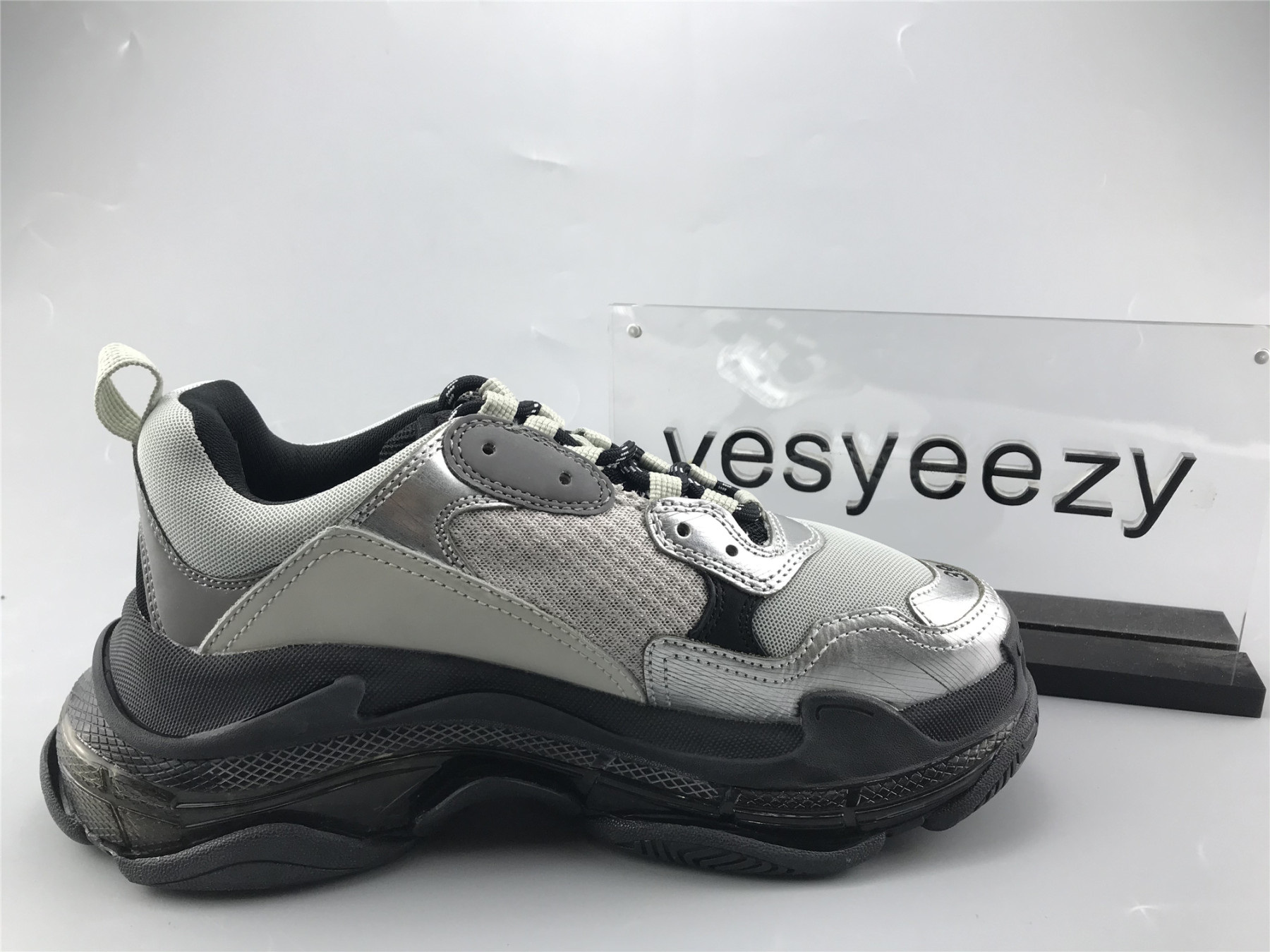 UA TRIPLE S SNEAKER BLACK AND SLIVER