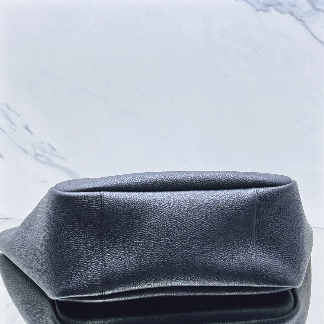 Y51 LE 5 À 7 BEA in grained leather 50×28×18cm